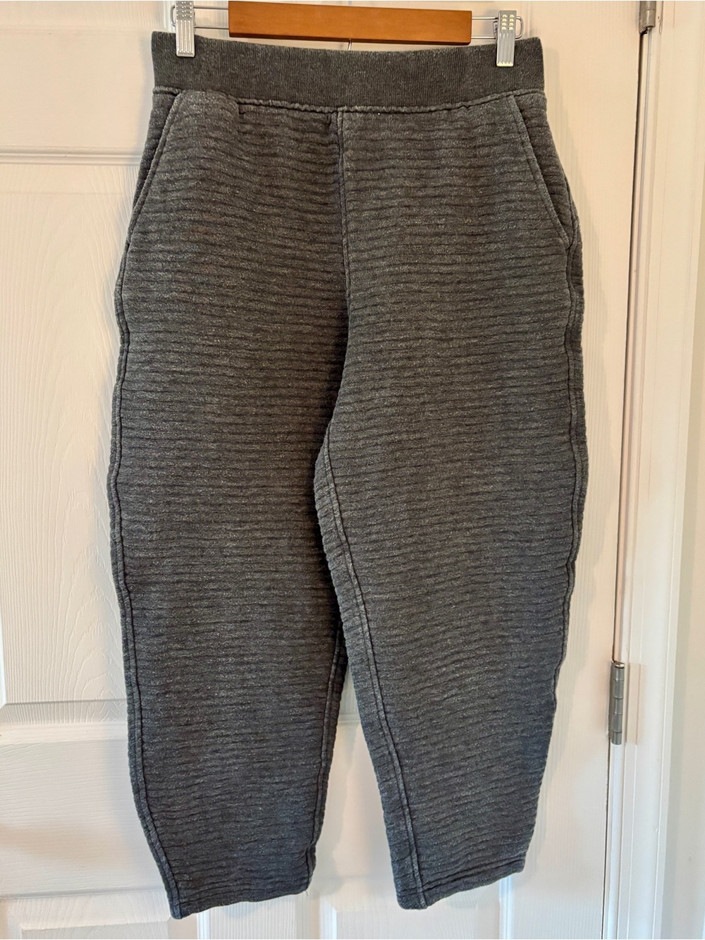 Athleta Soft Quilted Charcoal Ankle Jogger Pants - Size SP